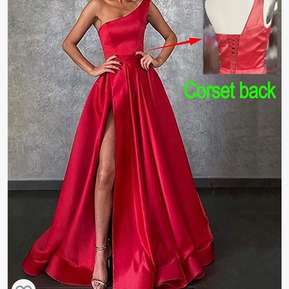 Beautiful green gown - Picture 2 of 3